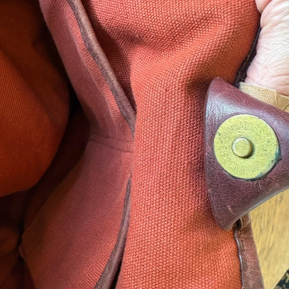 Vintage Eddie Bauer, green canvas w/leather trim handles/bottom top snap closure